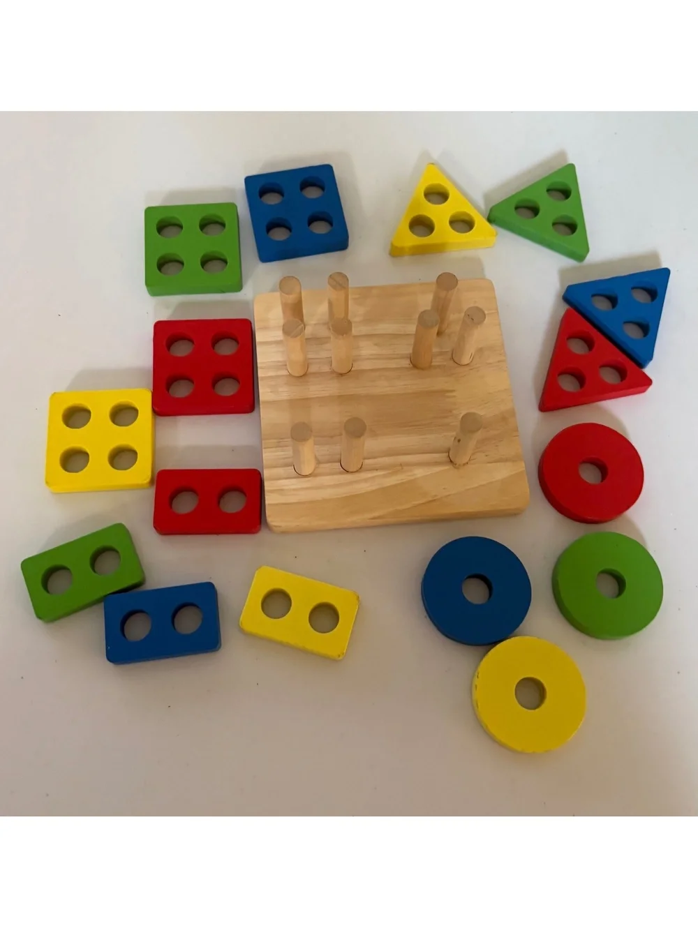 1, 2, 3, 4 peg shape game
